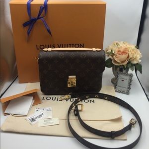 NEW Louis Vuitton Pochette Metis Monogram